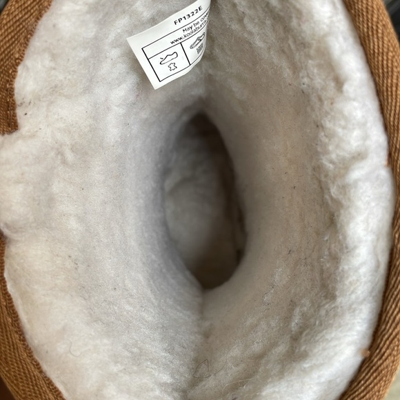 Koolaburra by UGG Tan Suede Boots, Mid-length, Flats, size 6 - Picture 5 of 8